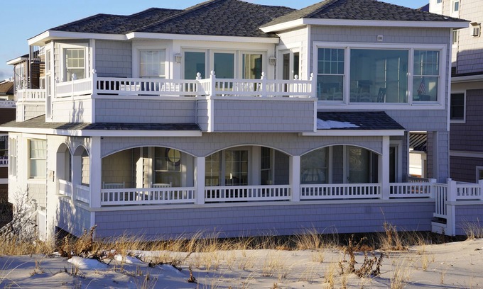 Surf City House | Surf City Escape! Charming 4-bedroom Oceanfront - New Rental Listing
