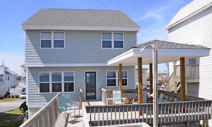 Surf City House | Surf Side - Oceanfront 5 BR home in the heart of Surf City! Dog Friendly!