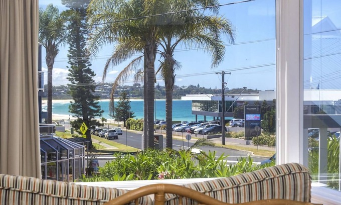 Mollymook House | Surf & Turf Retreat in Mollymook