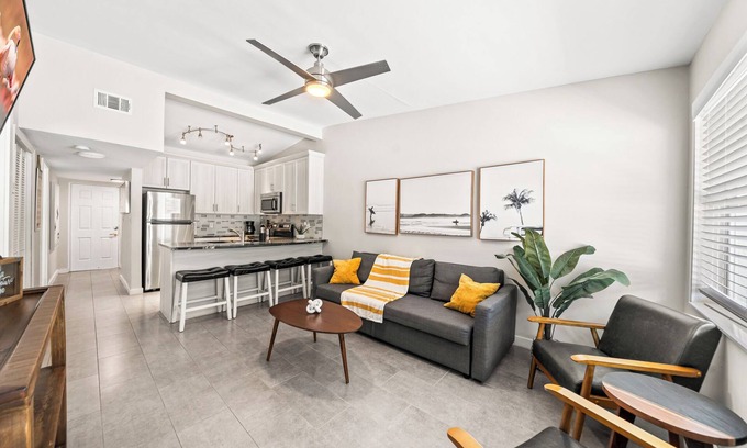 Orlando Beach Condo | Surfer's Paradise Riverfront Villa W/Private beach access, Fire Pit, & BBQ Grills 🌴☀️