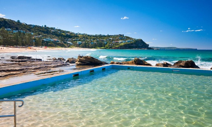 Whale Beach House | Surfers Paradise - Direct Beachfront