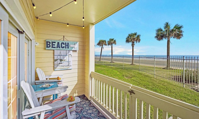 Galveston Condo | "Surfin Safari" - 2B/2B BEACHFRONT, gated, NEW REMODEL, washer/dryer, FRONT ROW