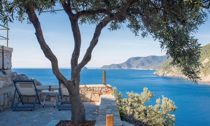 Alonnisos Old Town Ski Chalet | Surreal View To The Aegean Blue - Wide Ocean View 650 Meters from the sea