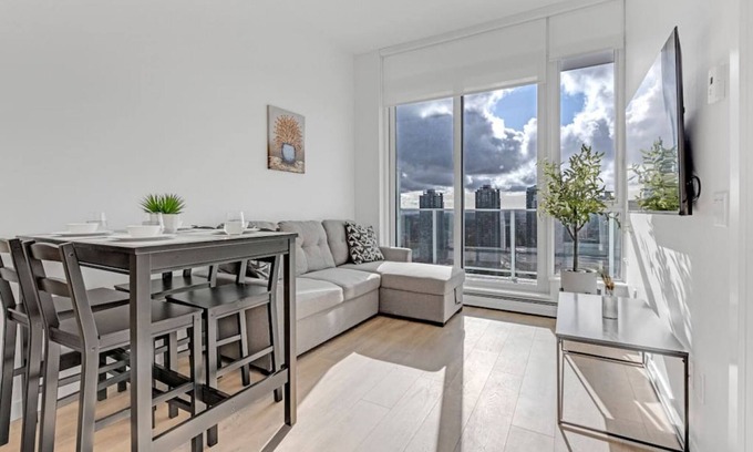 Surrey Apartment | Surrey City View Condo
