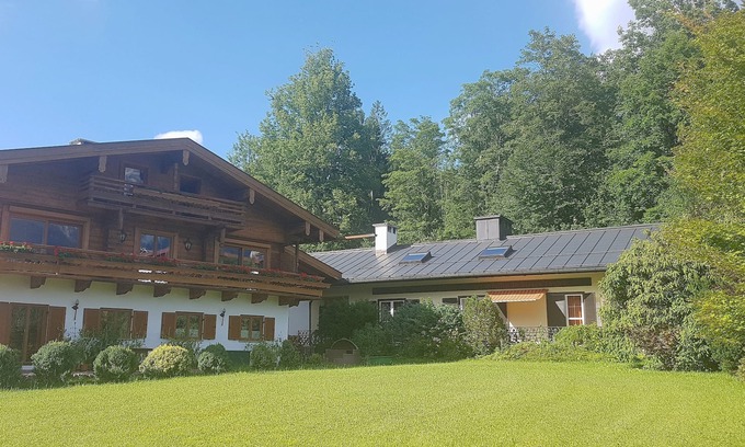 Oberschonau Apartment | Surrounded by a breathtaking mountain scenery central to all destinations.