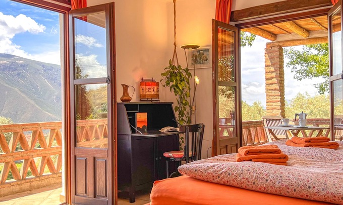 Orgiva House | Sustainable Country House High Level Peace Relax, wide Views Salt-Pool Cild-Safe