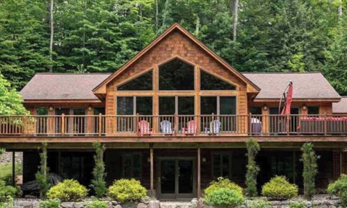 Suttons Bay House | Suttons Bay Therapy-Hot Tub/GameRoom/Fireplace/AC
