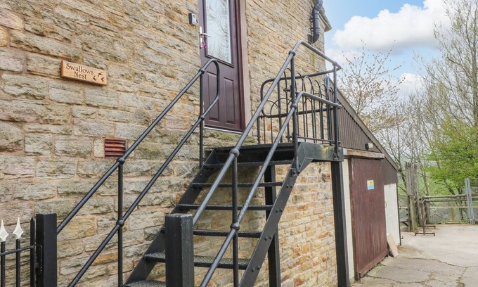 Allgreave Cottage | SWALLOWS NEST, romantic in Sutton Near Macclesfield