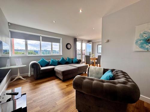Newcastle-upon-Tyne Apartment | Swan Apartments 2A by Week2Week