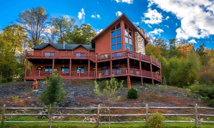 Swan Lake Cabin | Swan Lake Estate w/Sauna & Game Room!