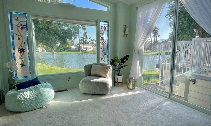 Desert Hot Springs House | Swan Lake House and Hot Spring Mineral Pools