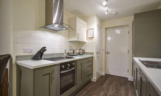 Swindon Apartment | Swan Place 2 Bedroom | Close to Swindon City Center | Ready for Family Stay