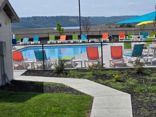 Kimberling City Apartment | Swan's Getaway Lakeview Condo