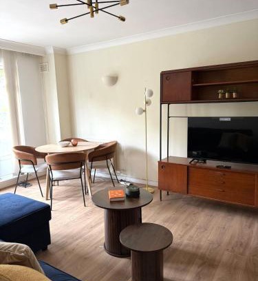 Swiss Cottage Apartment | Swanky two bedroom flat with balcony near swiss cottage and regents park