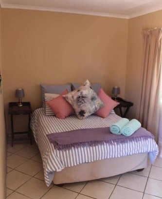 Krugersdorp House | Swartbessie Geusthouse