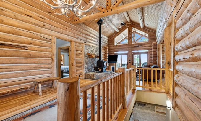 Victor Cabin | Sweathouse Creek lodge