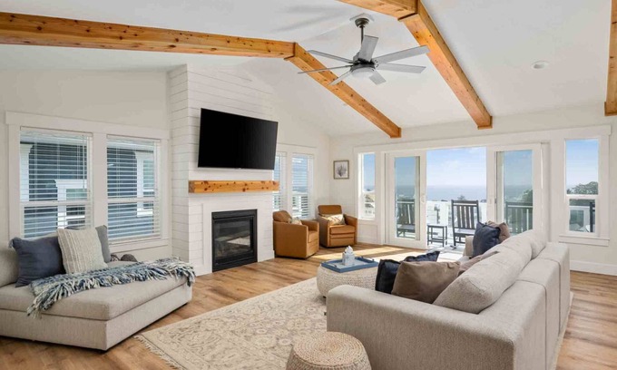 Nelscott House | Sweeping Coastal and Ocean Views, Pet Friendly, Hot Tub, All En-Suite Bathrooms, Games, Near Beach