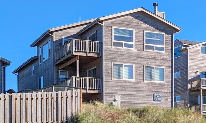 Bandon House | Sweeping Ocean Views, Steps to Beach