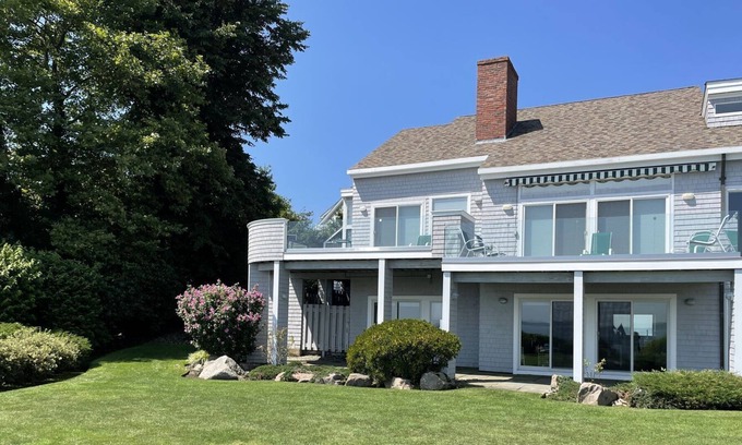 Narragansett House | Sweeping Views of Narragansett Bay, Sleeps 12
