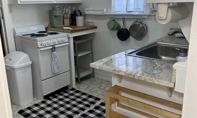 Cheyenne Apartment | Sweet 1 Bdrm Apt Centrally located. Only .6 miles to Frontier Days Entry Gate!