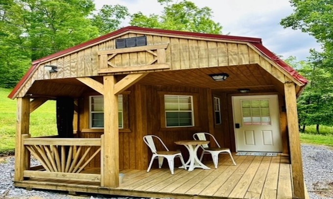 Gatlinburg - Pigeon Forge Cabin | Sweet Delight: Tiny Cabin by the Great Smoky Mountains