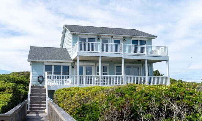 Pine Knoll Shores House | Sweet Dreams, Oceanfront Home in Pine Knoll Shores, NC!