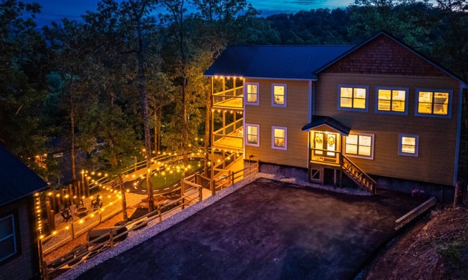 Gatlinburg Cabin | Sweet Escape By Ghosal Luxury Lodging