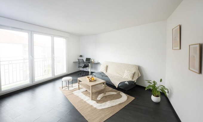Bussy-Saint-Georges Apartment | Sweet Home 10 min From Disneyland Paris, 2 min From the Station