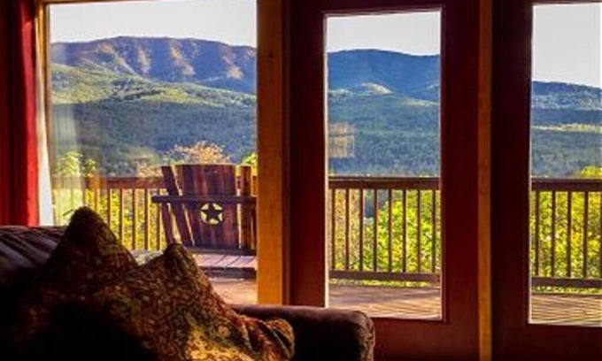 Pittman Center Ski Chalet | Sweet Home Tn Cozy 2-bedroom chalet with amazing mountain views in Gatlinburg