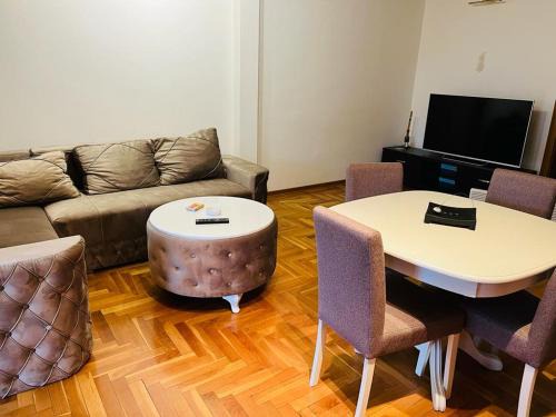 Cukarica Apartment | Sweet loft in Zeleznik