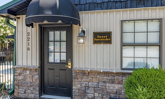 Pigeon Forge Ski Chalet | Sweet Surrender- a one-bedroom Smoky Mountain cabin full of premier amenities.