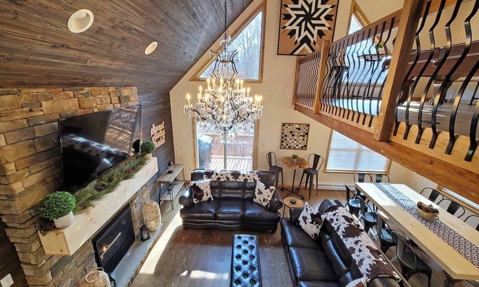Albrightsville Ski Chalet | Swept Away Chalet - Luxurious NEW 6 BR Sleeps 16
