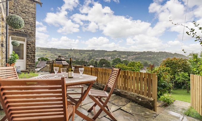 Bewerley Cottage | SWIFT COTTAGE, family friendly, with open fire in Pateley Bridge