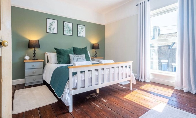 Norwich House | Swift Host | Central | 3 Bedrooms | Parking