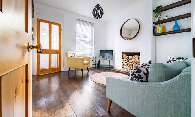 Norwich House | Swift Host | Stylish City Terrace | Parking