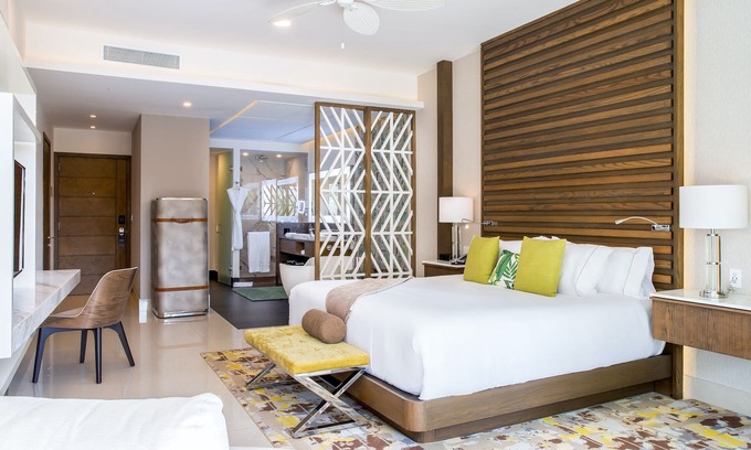 Puerto Juarez Resort | ✩ Swim-Up ✩ Coastal Suite ✩ 588 sqft ✩ Near Airport & Downtown Cancun ✩