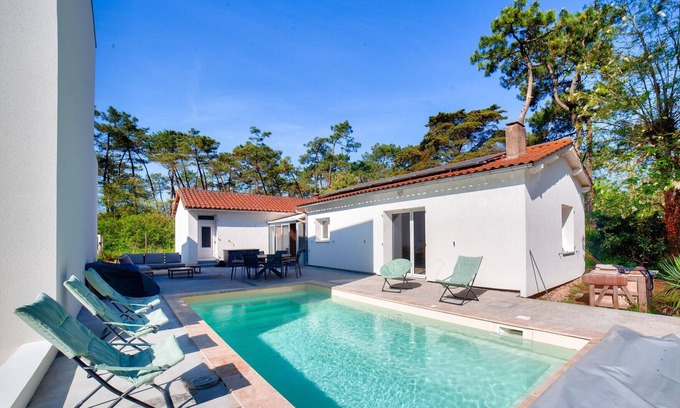 La Faute-sur-Mer House | Swimming pool & access to a natural reserve