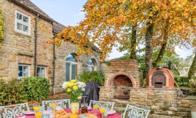 Leek House | Swimming Pool & Hay Loft in Stunning Peak District National Park