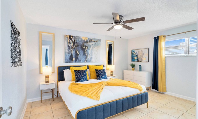 Indian Harbour Beach Apartment | Swimside~ Walk to the beach, Pool, BBQ, Games, Gym