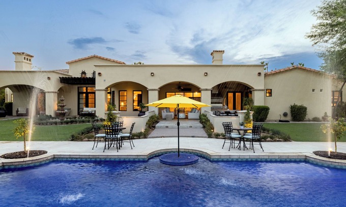 Stoneview House | SWSS - Retreat 9 Beds | Pool Hot Tub Putting Green Office Game Room Ping Pong