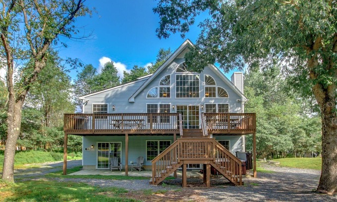 Albrightsville House | Sycamore Cove by AvantStay | Hot Tub, Game Rooms, Close to Local Skiing!