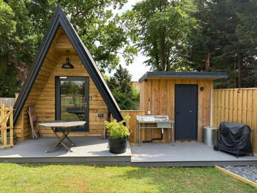 Toppesfield House | Sycamore Lodge with Hot Tub- Quirky & Romantic