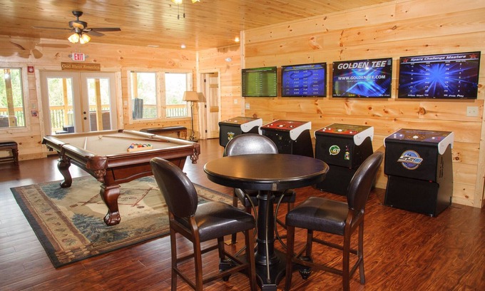Pittman Center Cabin | Sycamore Mansion: Elevator, Views, Games, Hot Tubs Galore!