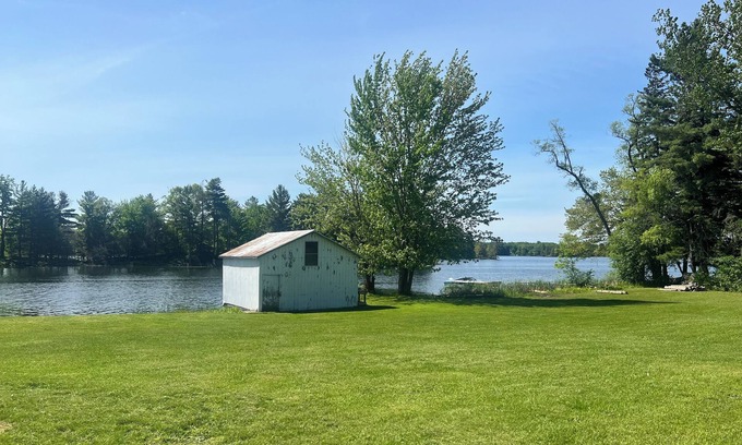 Frontenac Cottage | Sydenham Lake Cottage Rental