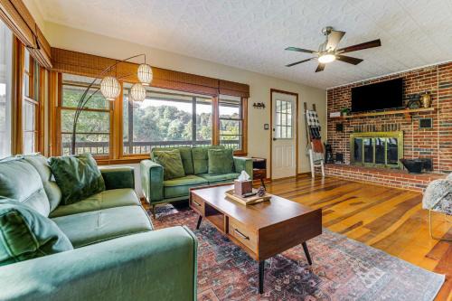 Sylva House | Sylva Riverfront Cabin Near WCU Pet-Friendly!