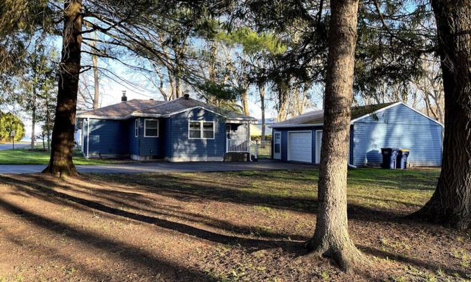 Blossvale Cottage | Sylvan Beach Cottage