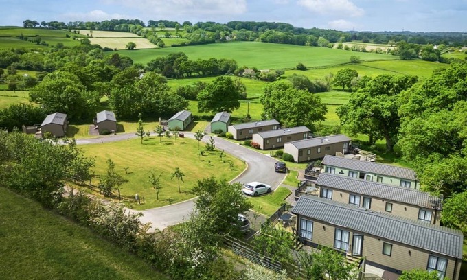 Axminster House | Symphony 3 Hot Tub Pet