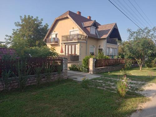 Gardony House | SZIESZTA APARTMAN
