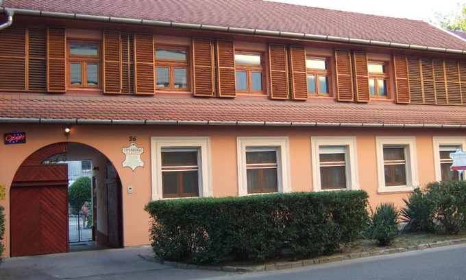 Szeged Bed & Breakfast | Tímárház Panzió