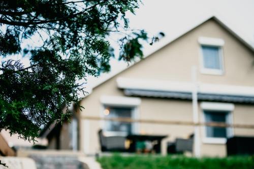 Balassagyarmat Apartment | Tó kincse Nyírjes vendégház